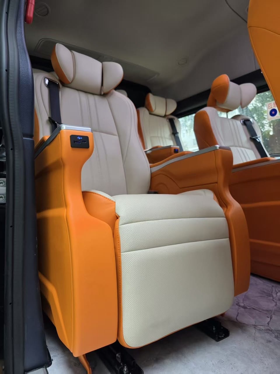 JMC van full cabin with 4 recliner seats