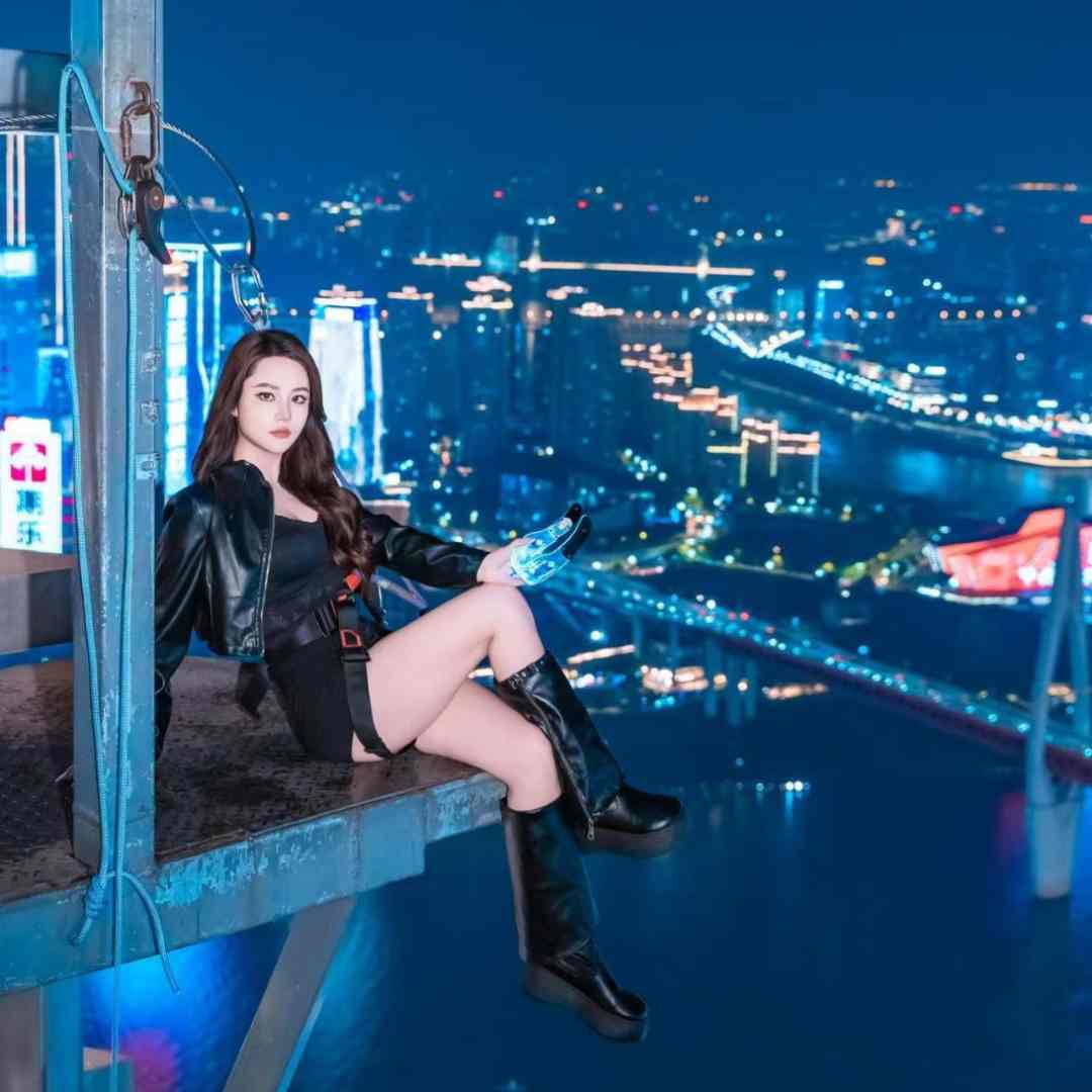 Hanging Realm Photo
